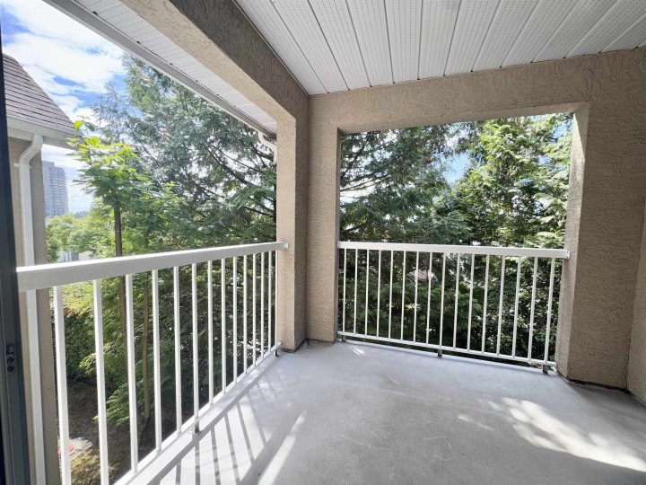 Photo 11 at 202 - 3683 Wellington Avenue, Collingwood VE, Vancouver East