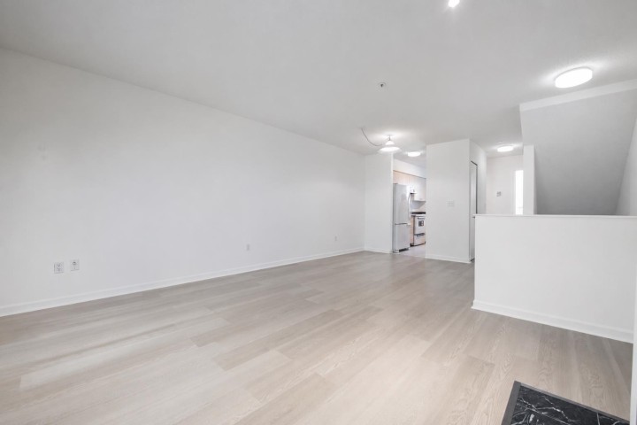 Photo 4 at 202 - 3683 Wellington Avenue, Collingwood VE, Vancouver East