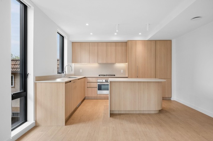 Photo 2 at 221 - 2820 Nanaimo Street, Renfrew Heights, Vancouver East