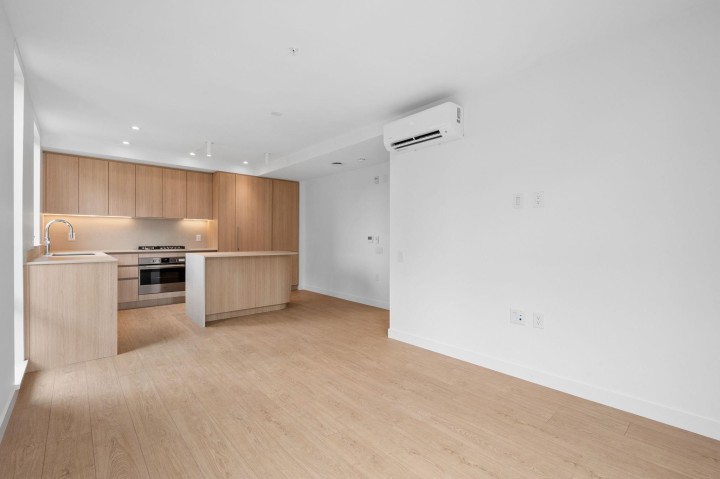 Photo 3 at 221 - 2820 Nanaimo Street, Renfrew Heights, Vancouver East