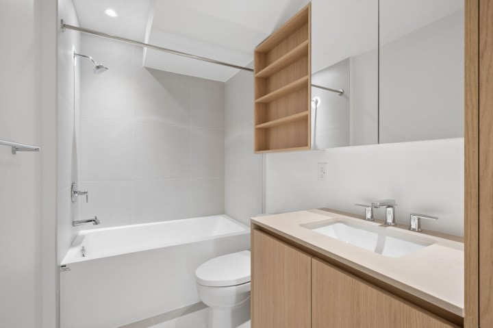 Photo 10 at 221 - 2820 Nanaimo Street, Renfrew Heights, Vancouver East