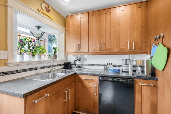 Photo 12 at 3732 W 2nd Avenue, Point Grey, Vancouver West