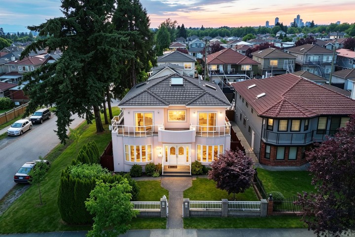 Photo 2 at 6899 Fleming Street, Knight, Vancouver East