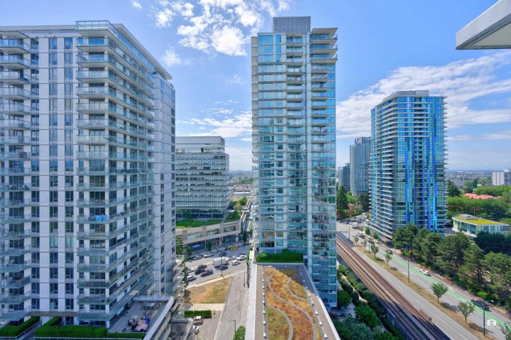 Photo 3 at 1706 - 8031 Nunavut Lane, Marpole, Vancouver West
