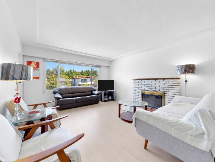 Photo 2 at 2514 E 27th Avenue, Collingwood VE, Vancouver East