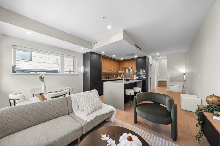 Photo 2 at 5 - 128 W Woodstock Avenue, Cambie, Vancouver West