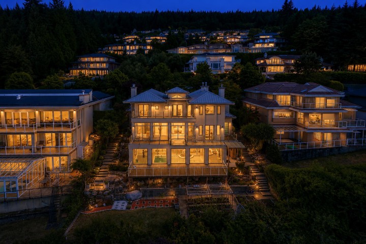 Photo 5 at 1572 Chippendale Court, Canterbury WV, West Vancouver