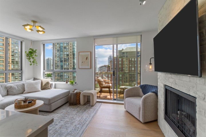 Photo 3 at 904 - 1225 Richards Street, Vancouver West