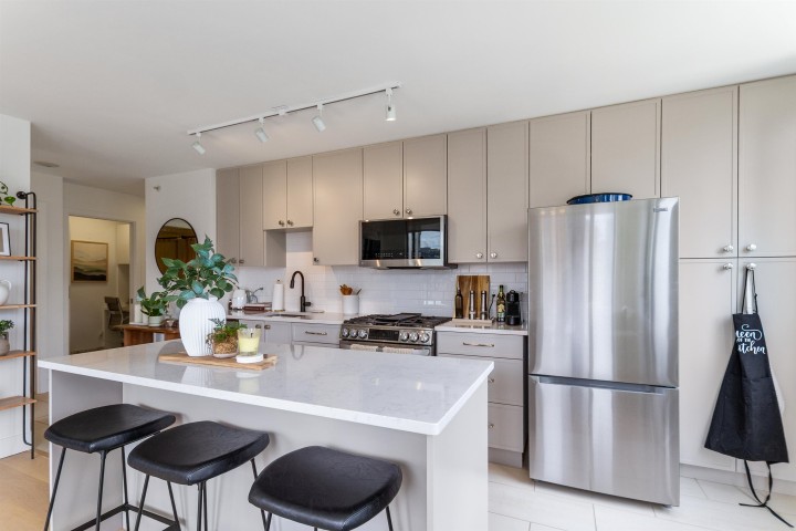 Photo 9 at 904 - 1225 Richards Street, Vancouver West
