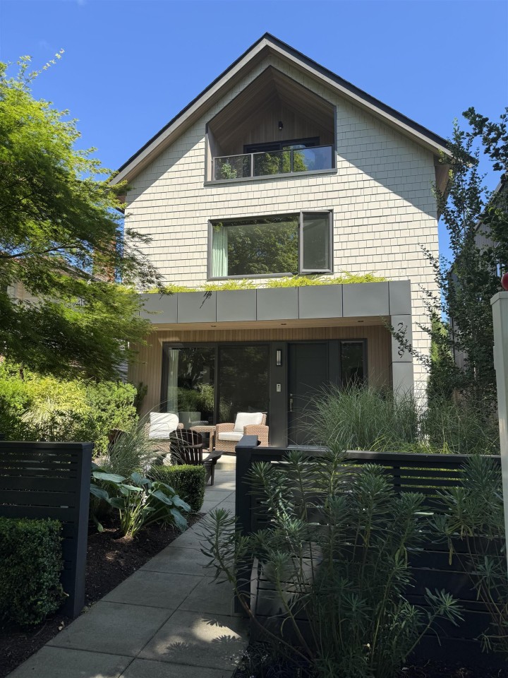 Photo 1 at 2939 W 15th Avenue, Kitsilano, Vancouver West
