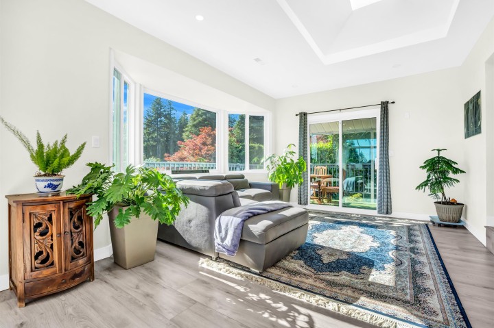 Photo 6 at 300 W Balmoral Road, Upper Lonsdale, North Vancouver