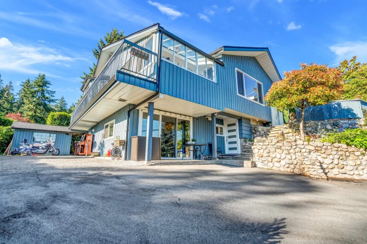 Photo 1 at 300 W Balmoral Road, Upper Lonsdale, North Vancouver