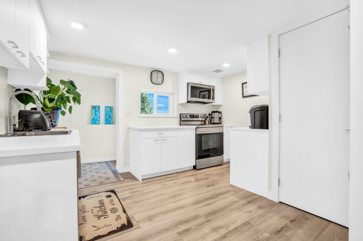 Photo 24 at 300 W Balmoral Road, Upper Lonsdale, North Vancouver