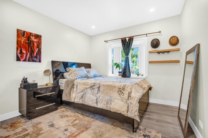 Photo 15 at 300 W Balmoral Road, Upper Lonsdale, North Vancouver