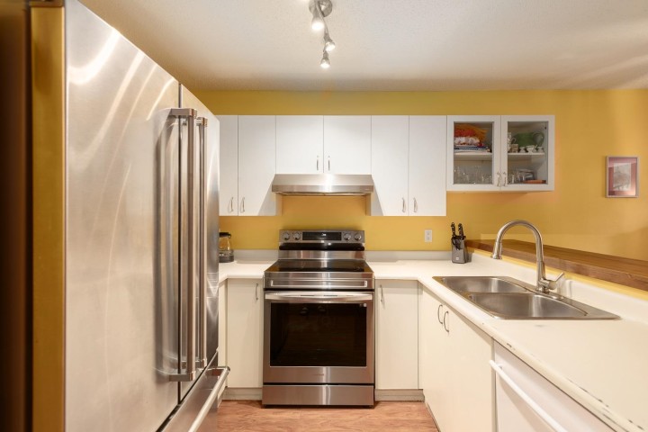 Photo 9 at 106 - 876 W 14th Avenue, Fairview VW, Vancouver West