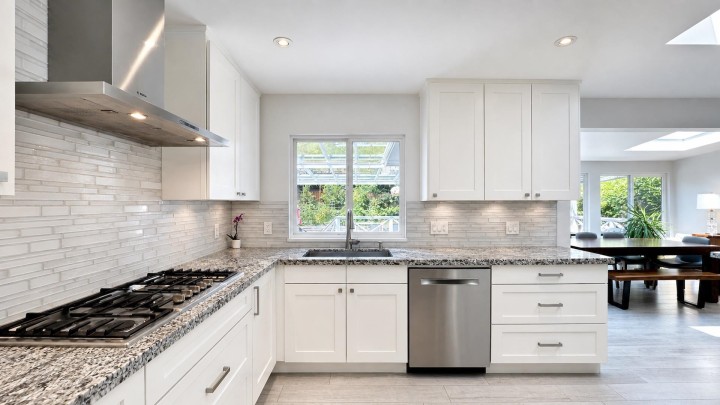 Photo 8 at 1398 Chamberlain Drive, Lynn Valley, North Vancouver