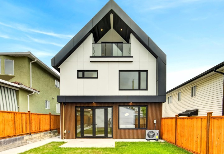 Photo 1 at 2 - 2741 E 7th Avenue, Renfrew VE, Vancouver East