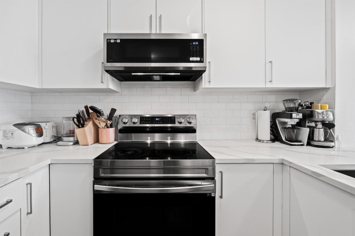 Photo 12 at 302 - 5818 Lincoln Street, Vancouver East