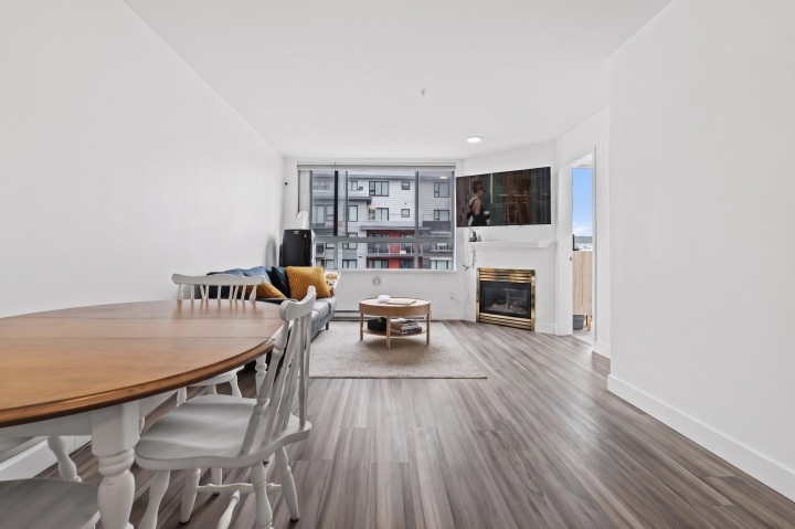 Photo 5 at 302 - 5818 Lincoln Street, Vancouver East