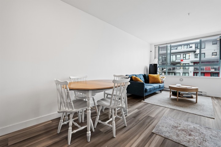 Photo 4 at 302 - 5818 Lincoln Street, Vancouver East