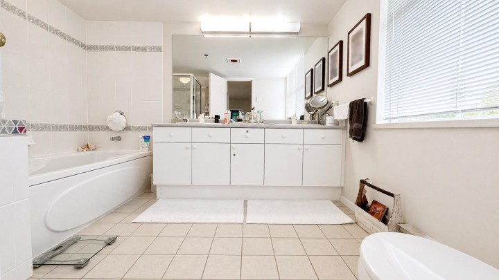 Photo 12 at 511 - 518 W 14th Avenue, Fairview VW, Vancouver West