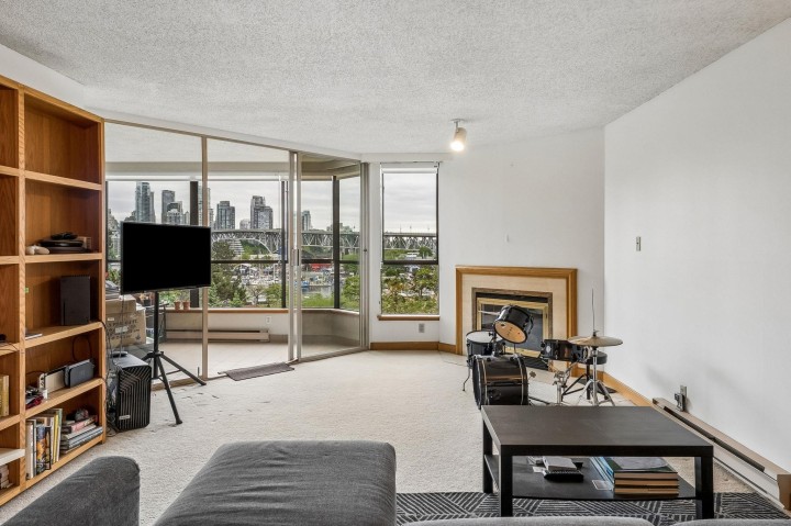 Photo 7 at 404 - 1470 Pennyfarthing Drive, False Creek, Vancouver West