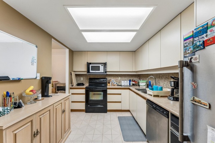 Photo 20 at 404 - 1470 Pennyfarthing Drive, False Creek, Vancouver West