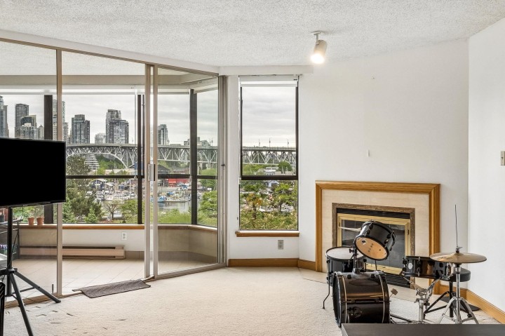 Photo 9 at 404 - 1470 Pennyfarthing Drive, False Creek, Vancouver West