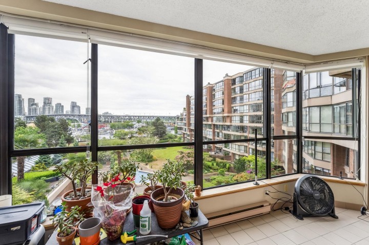 Photo 4 at 404 - 1470 Pennyfarthing Drive, False Creek, Vancouver West