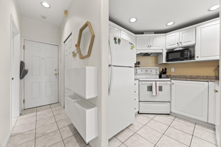 Photo 14 at 104 - 177 W 5th Street, Lower Lonsdale, North Vancouver