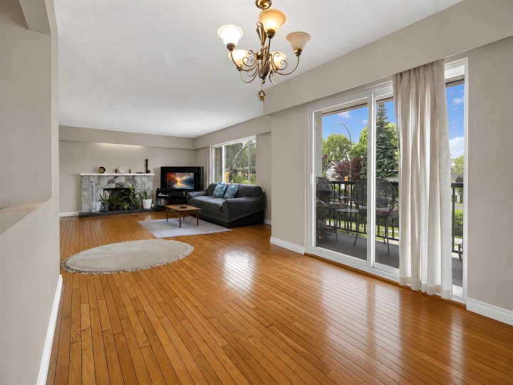 Photo 12 at 1020 E King Edward Avenue, Fraser VE, Vancouver East
