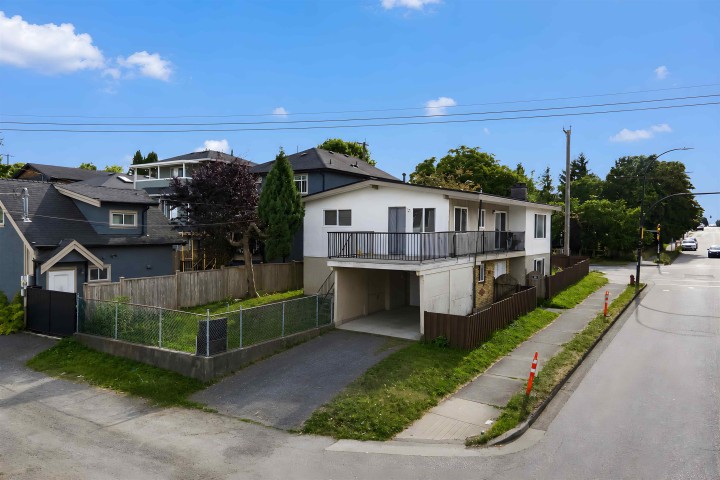 Photo 5 at 1020 E King Edward Avenue, Fraser VE, Vancouver East