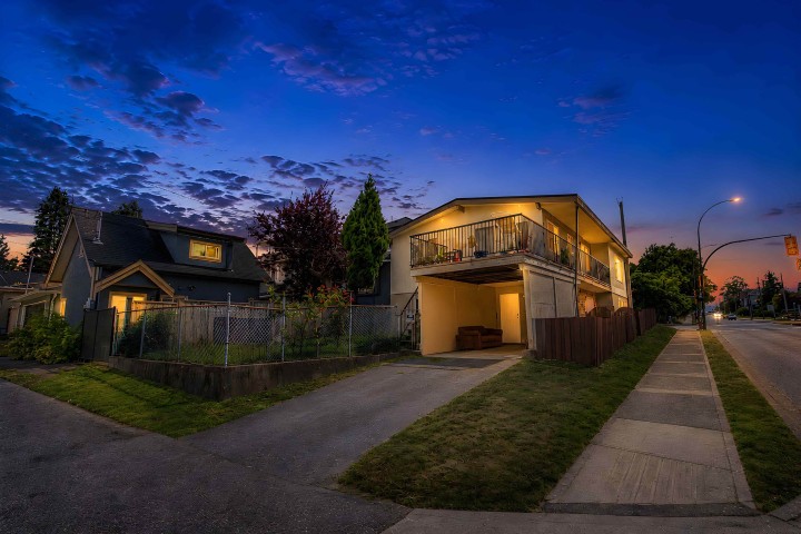 Photo 4 at 1020 E King Edward Avenue, Fraser VE, Vancouver East