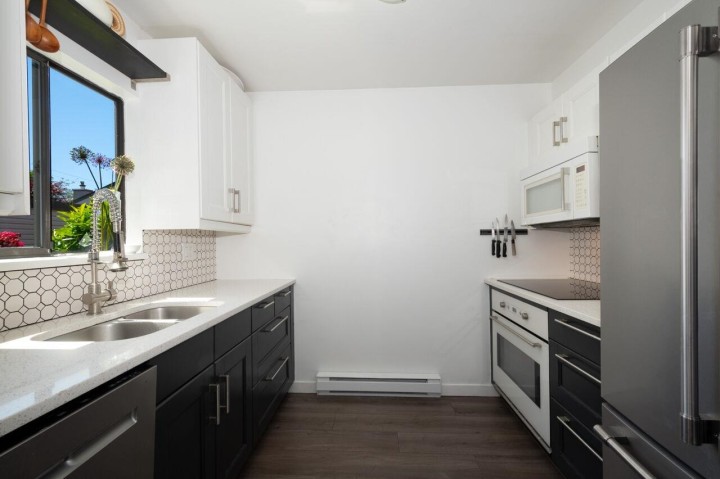 Photo 9 at 10 - 230 W 14th Street, Central Lonsdale, North Vancouver