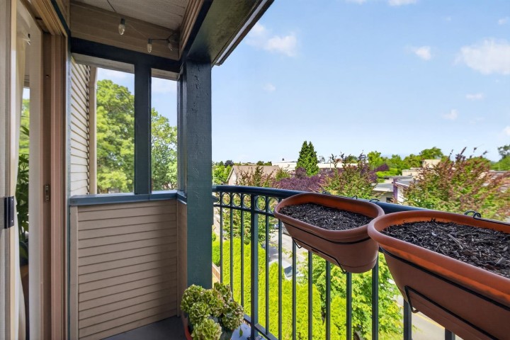 Photo 12 at 401 - 688 E 16th Avenue, Fraser VE, Vancouver East