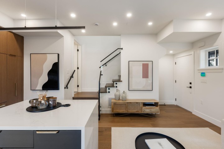 Photo 7 at 1 - 552 Kaslo Street, Renfrew VE, Vancouver East