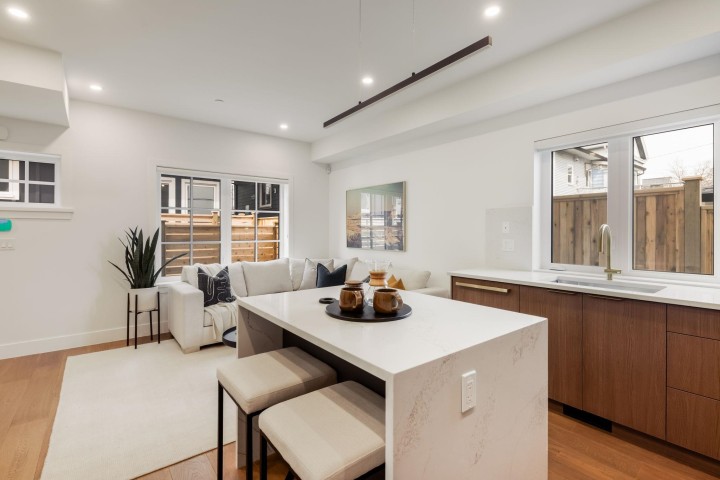 Photo 3 at 1 - 552 Kaslo Street, Renfrew VE, Vancouver East