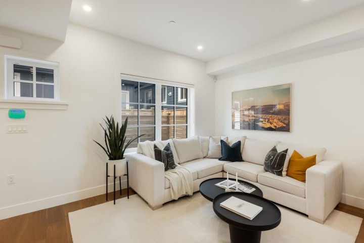 Photo 4 at 1 - 552 Kaslo Street, Renfrew VE, Vancouver East