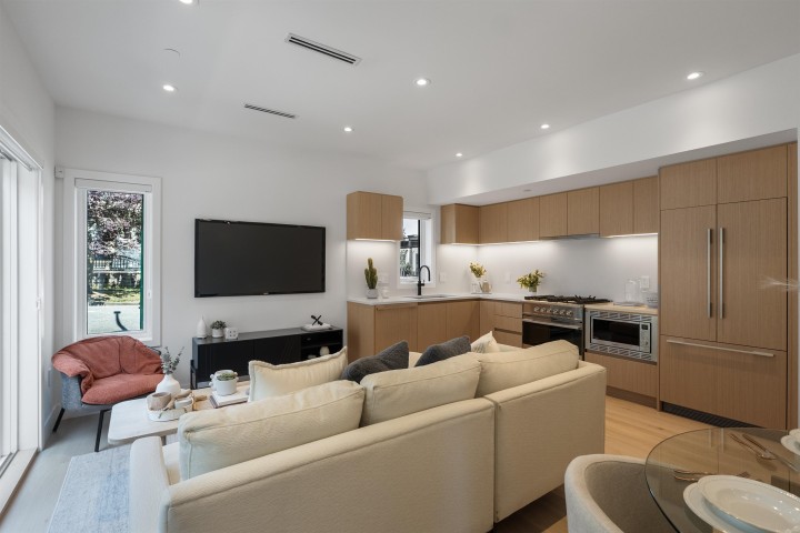 Photo 3 at 1008 W 52nd Avenue, South Granville, Vancouver West