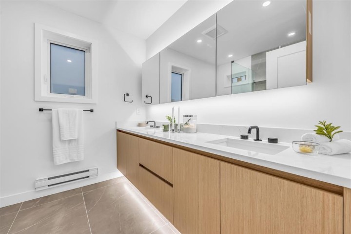 Photo 13 at 1016 W 52nd Avenue, South Granville, Vancouver West