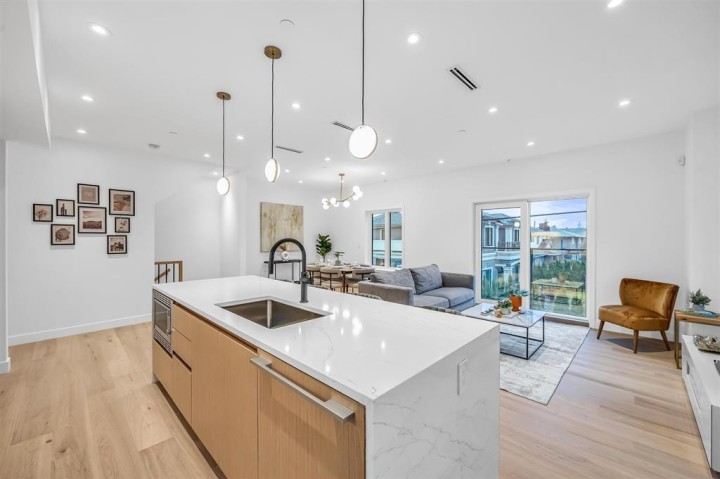 Photo 3 at 1016 W 52nd Avenue, South Granville, Vancouver West