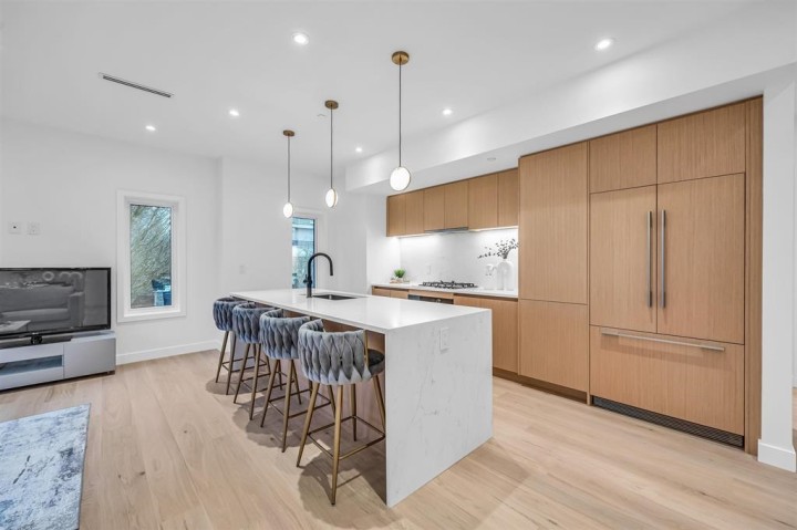 Photo 4 at 1016 W 52nd Avenue, South Granville, Vancouver West