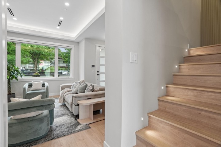 Photo 4 at 1889 E 34th Avenue, Victoria VE, Vancouver East