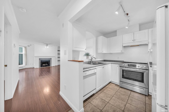 Photo 9 at 206 - 3638 Rae Avenue, Collingwood VE, Vancouver East