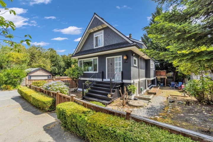 Photo 2 at 2636 Prince Albert Street, Mount Pleasant VE, Vancouver East