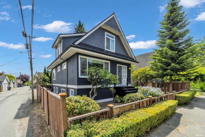 Photo 3 at 2636 Prince Albert Street, Mount Pleasant VE, Vancouver East