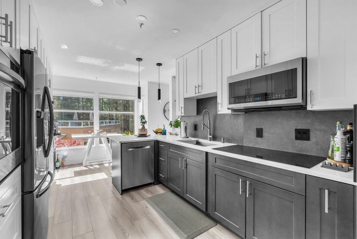 Photo 13 at 8 - 2425 Edgemont Boulevard, Mosquito Creek, North Vancouver