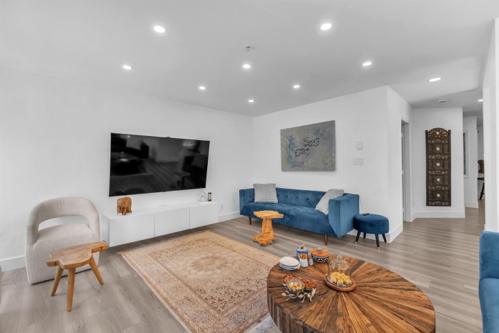 Photo 5 at 8 - 2425 Edgemont Boulevard, Mosquito Creek, North Vancouver