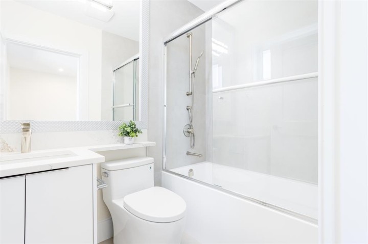 Photo 19 at 1470 W 57th Avenue, South Granville, Vancouver West