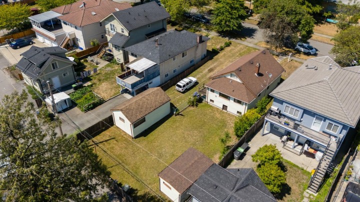 Photo 6 at 428 E 62nd Avenue, South Vancouver, Vancouver East
